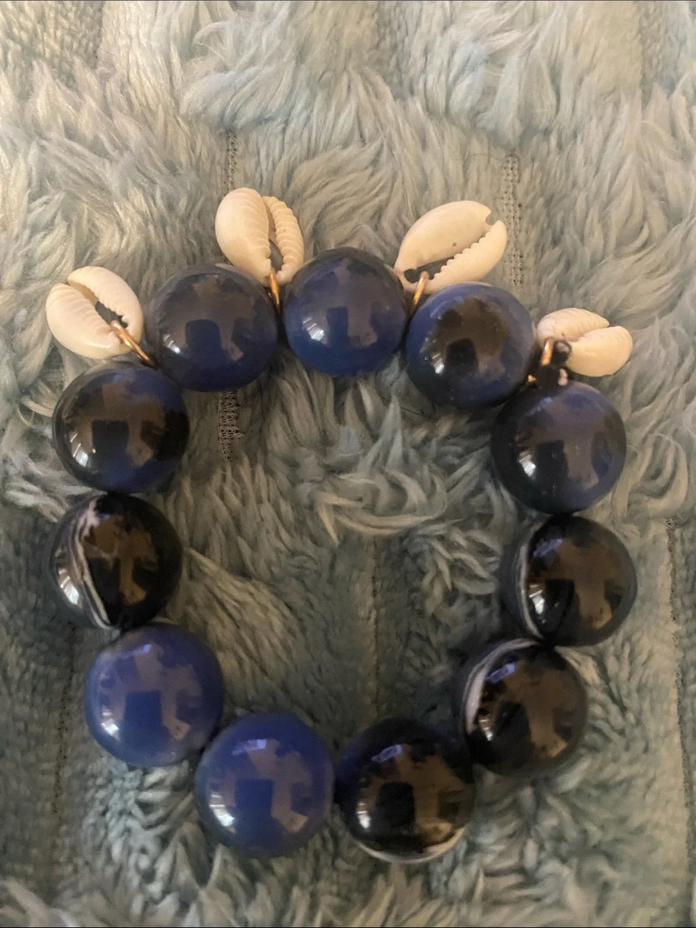 Set of 4 Beaded Coastal Cowrie Shell Napkin Rings Navy Blue & Marbled Black
